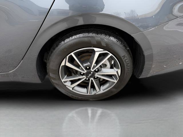 Used 2023 Kia Forte LXS FWD image 17