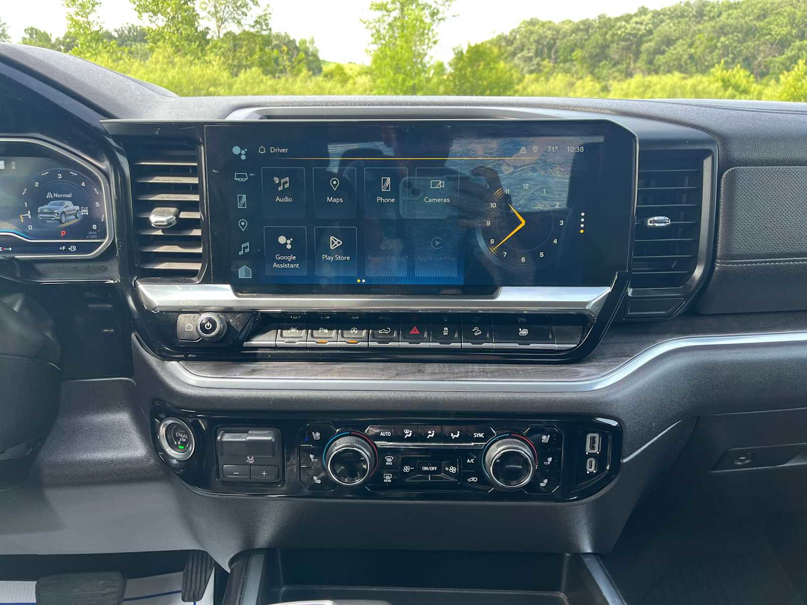 Used 2022 Chevrolet Silverado 1500 LTZ AWD/4WD image 19