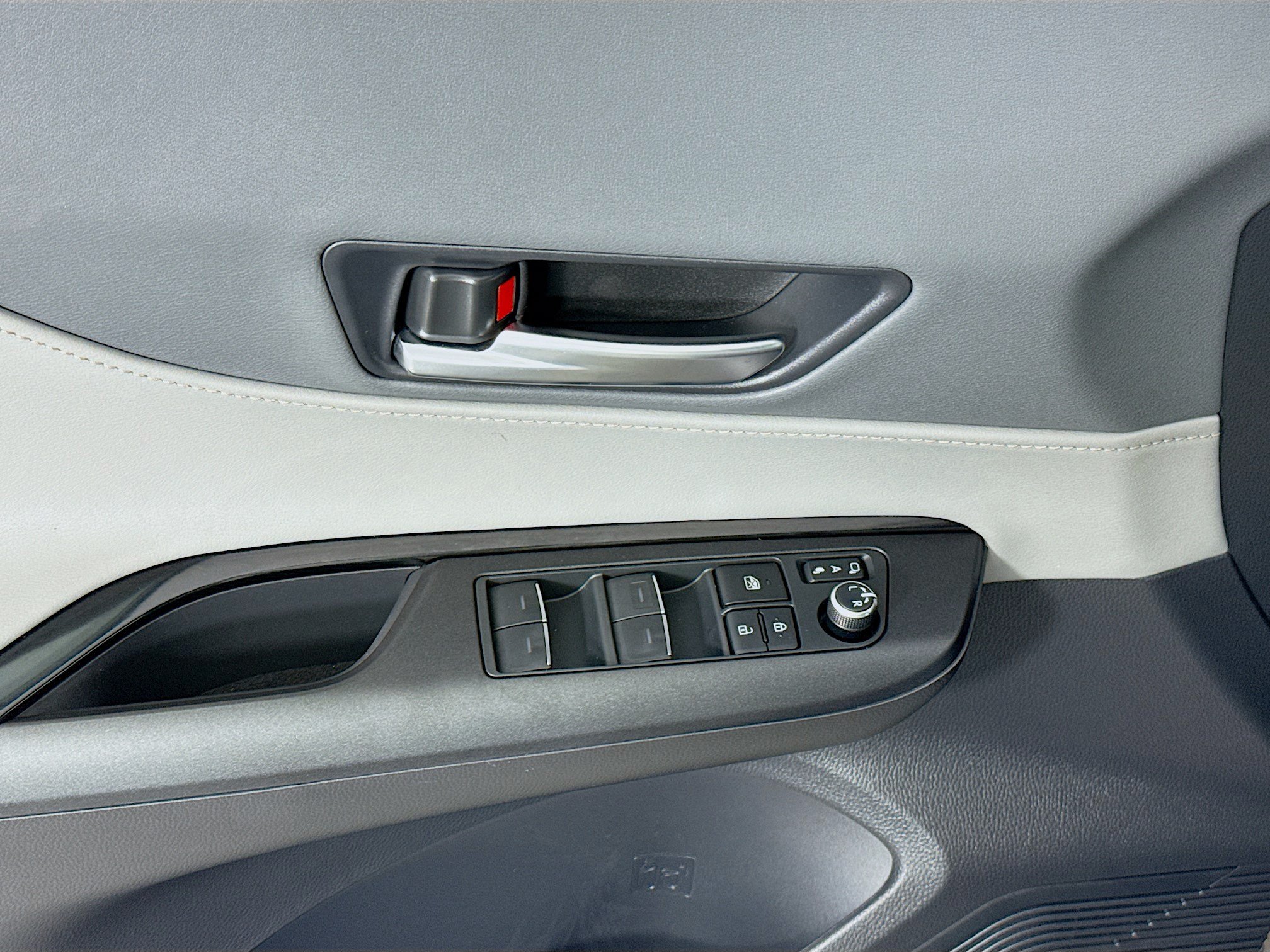 Certified 2024 Toyota Venza LE AWD/4WD image 17