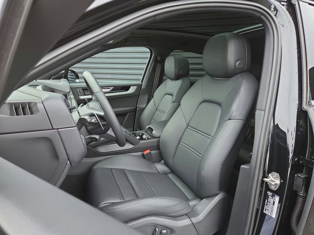 Certified 2026 Porsche Cayenne Coupe image 5