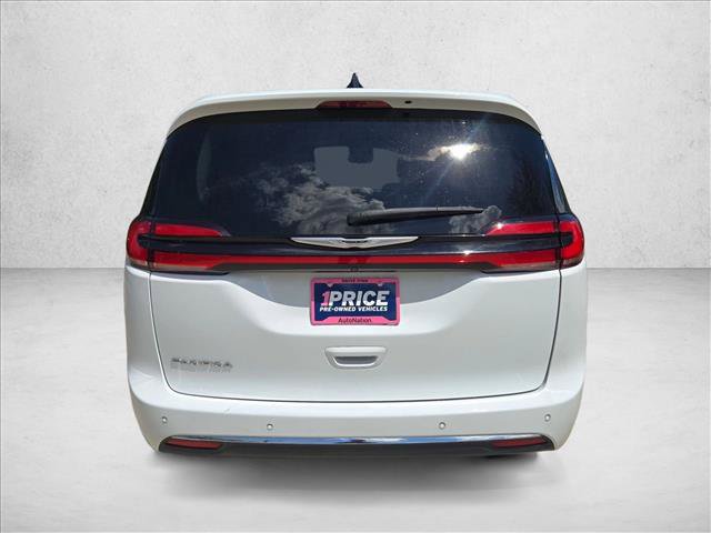Used 2024 Chrysler Pacifica Touring-L FWD image 7