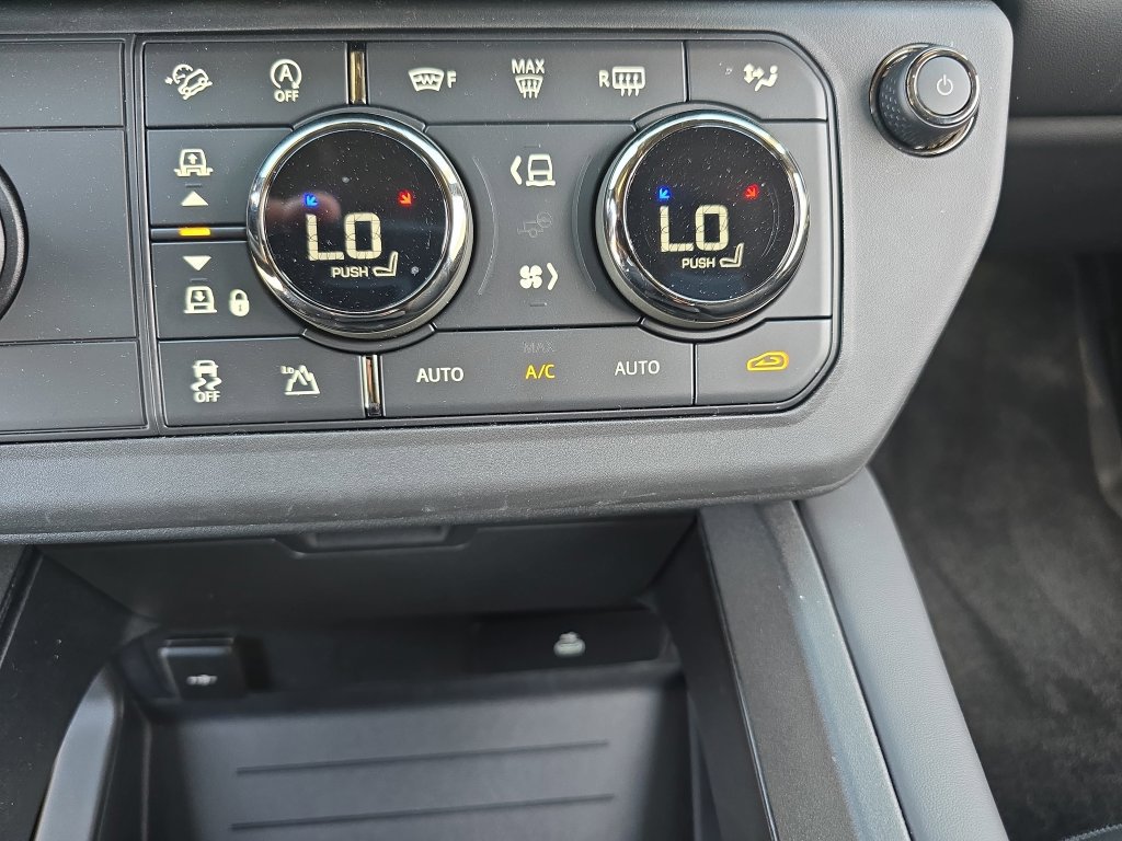 New 2026 Land Rover Defender 110 OCTA AWD/4WD image 25