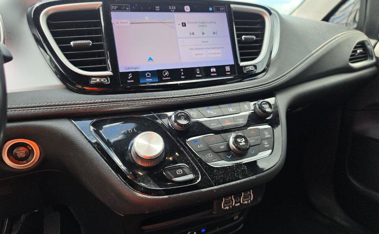 Used 2021 Chrysler Pacifica Touring-L w/ Uconnect Theater Family Group FWD image 6