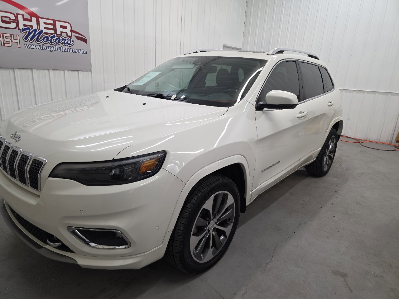 Used 2019 Jeep Cherokee Overland w/ Technology Group image 3