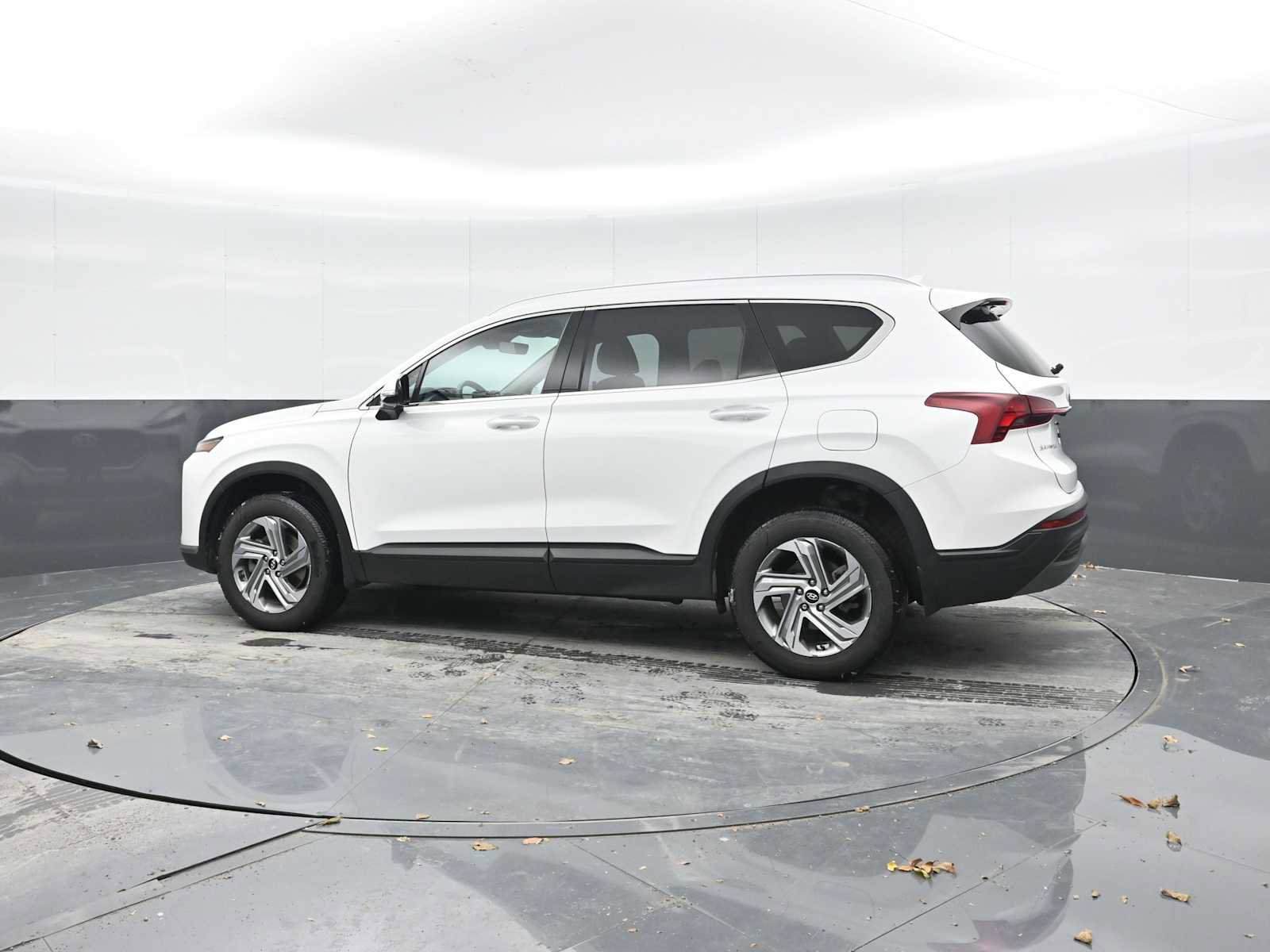 Used 2023 Hyundai Santa Fe SEL image 3