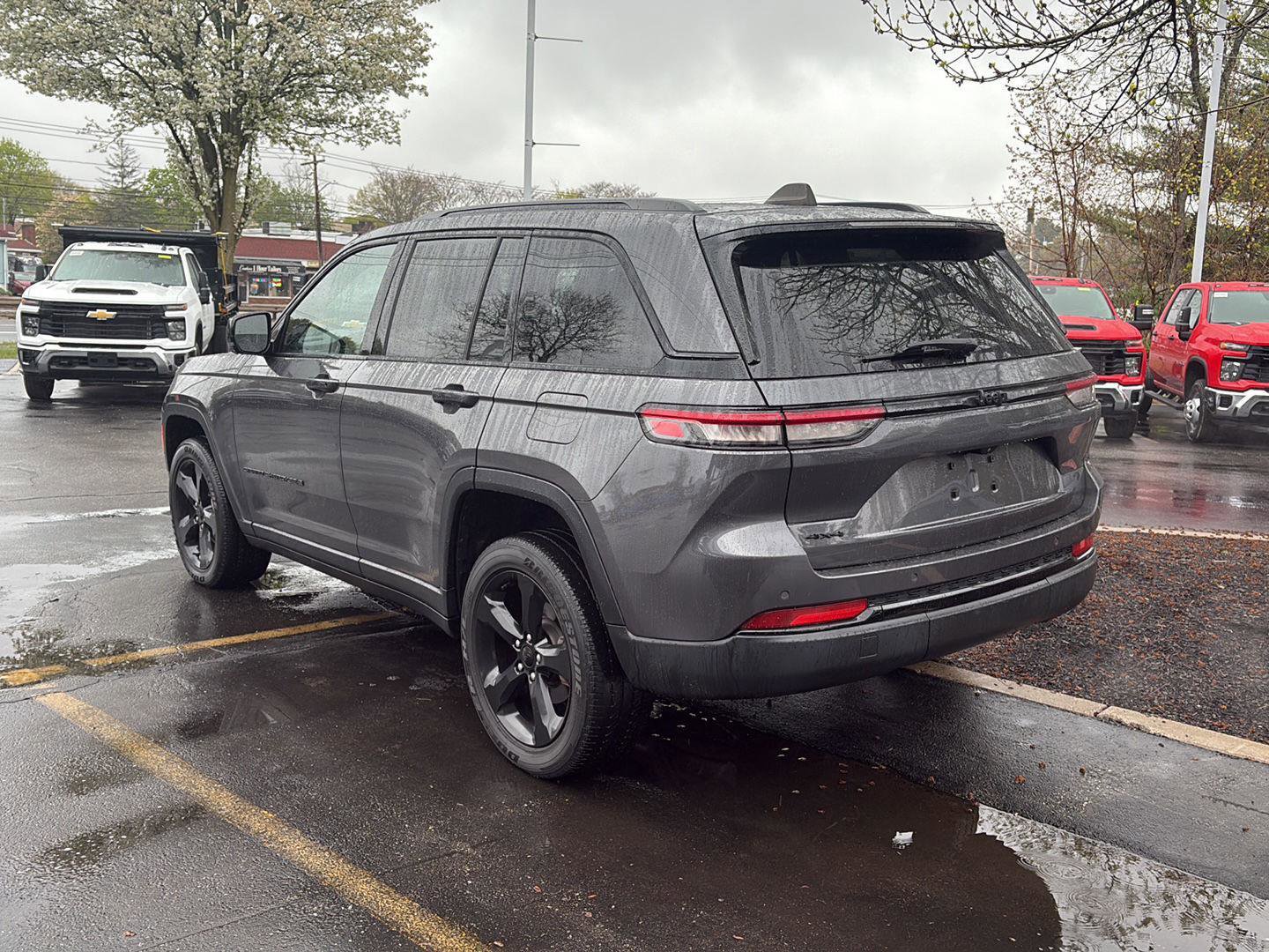 Used 2023 Jeep Grand Cherokee Altitude AWD/4WD image 5