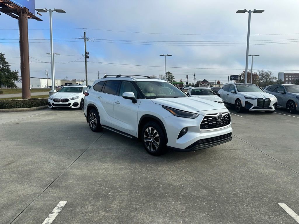 Used 2022 Toyota Highlander XLE image 5