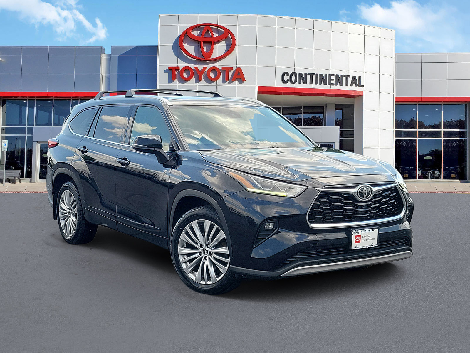 Used 2023 Toyota Highlander Platinum AWD/4WD image 1
