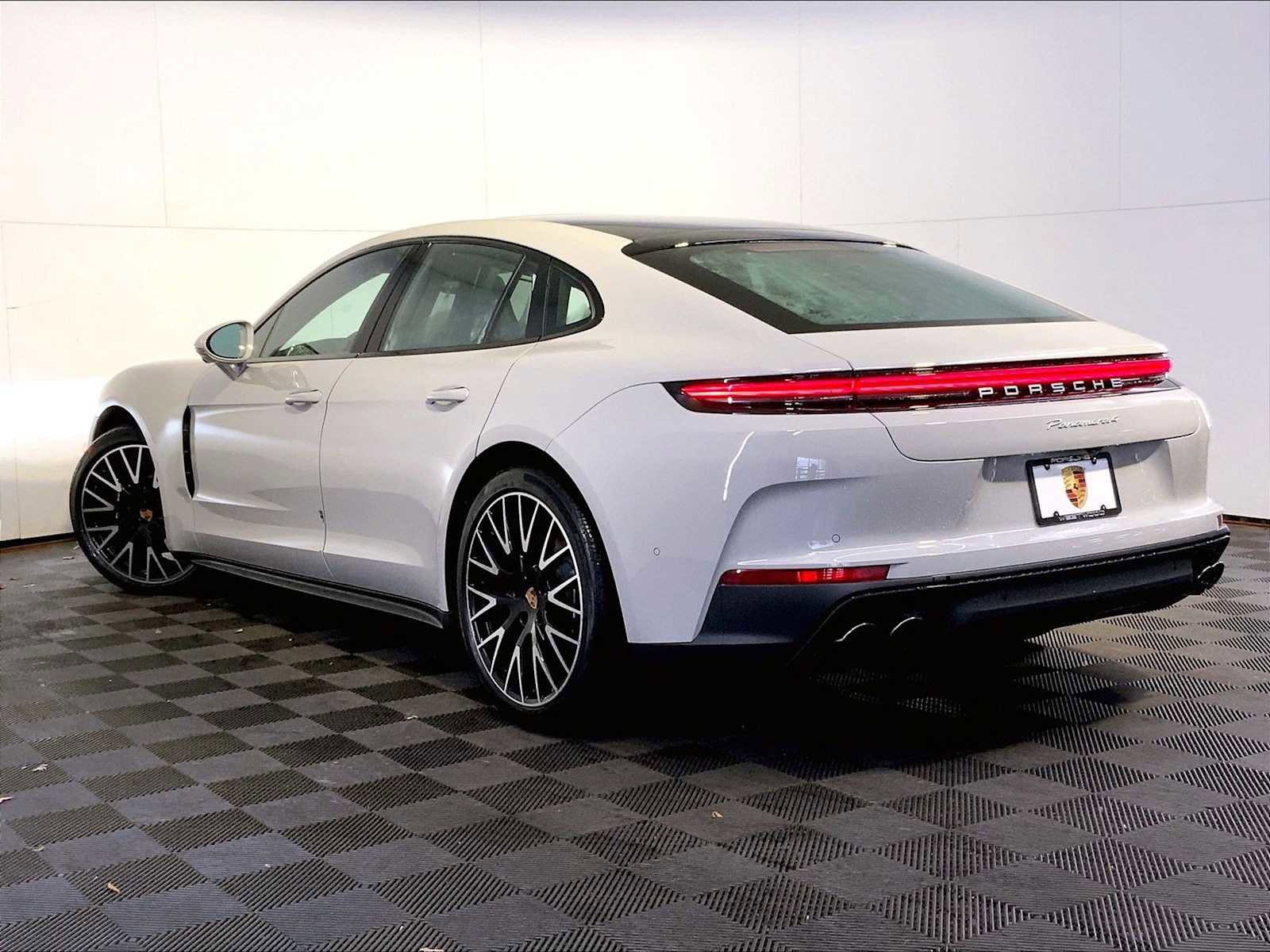 New 2026 Porsche Panamera 4 image 3