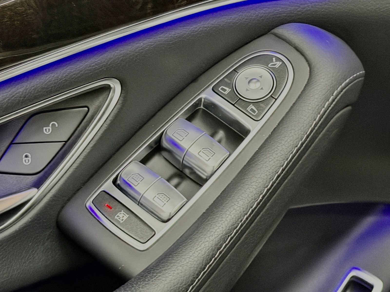 Used 2015 Mercedes-Benz S 550 Sedan image 23