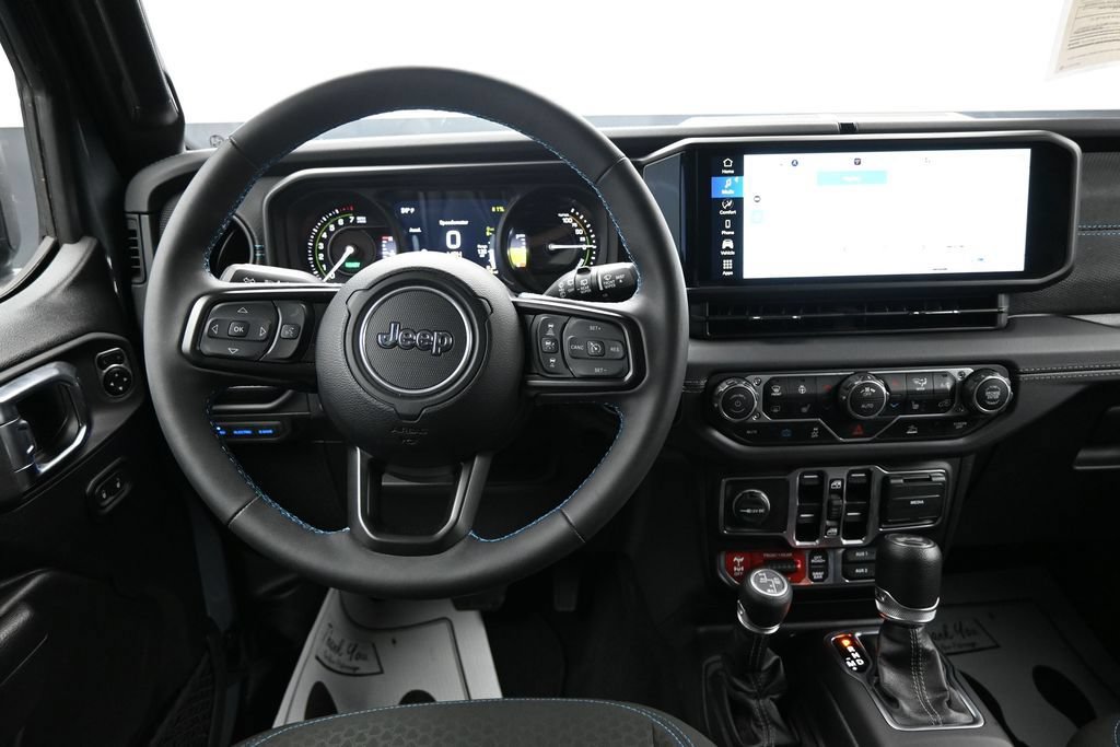 Used 2025 Jeep Wrangler Unlimited Rubicon 4xe w/ Convenience Group AWD/4WD image 14