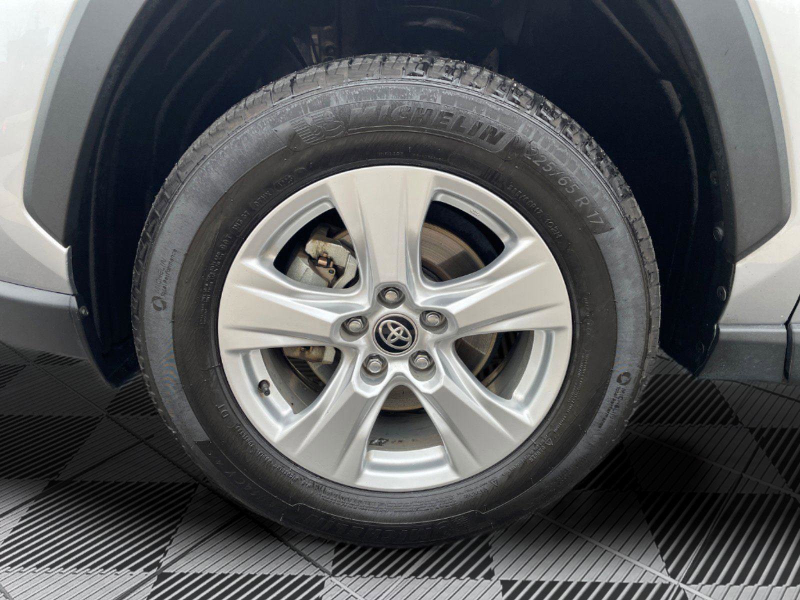 Used 2020 Toyota RAV4 XLE w/ Carpet Mat Package image 17