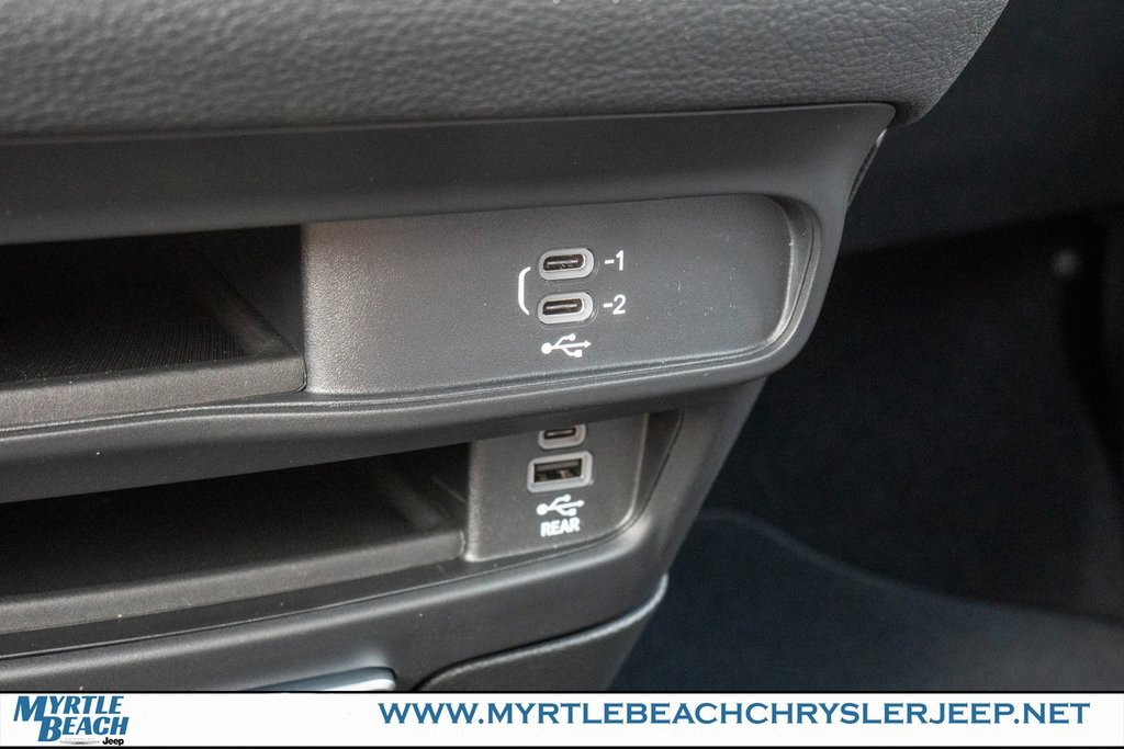 New 2026 Chrysler Pacifica Select image 24