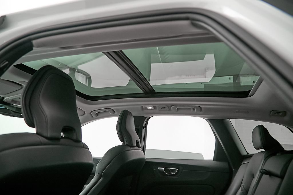 Certified 2024 Volvo XC60 T8 Plus w/ Protection Package Premier AWD/4WD image 21