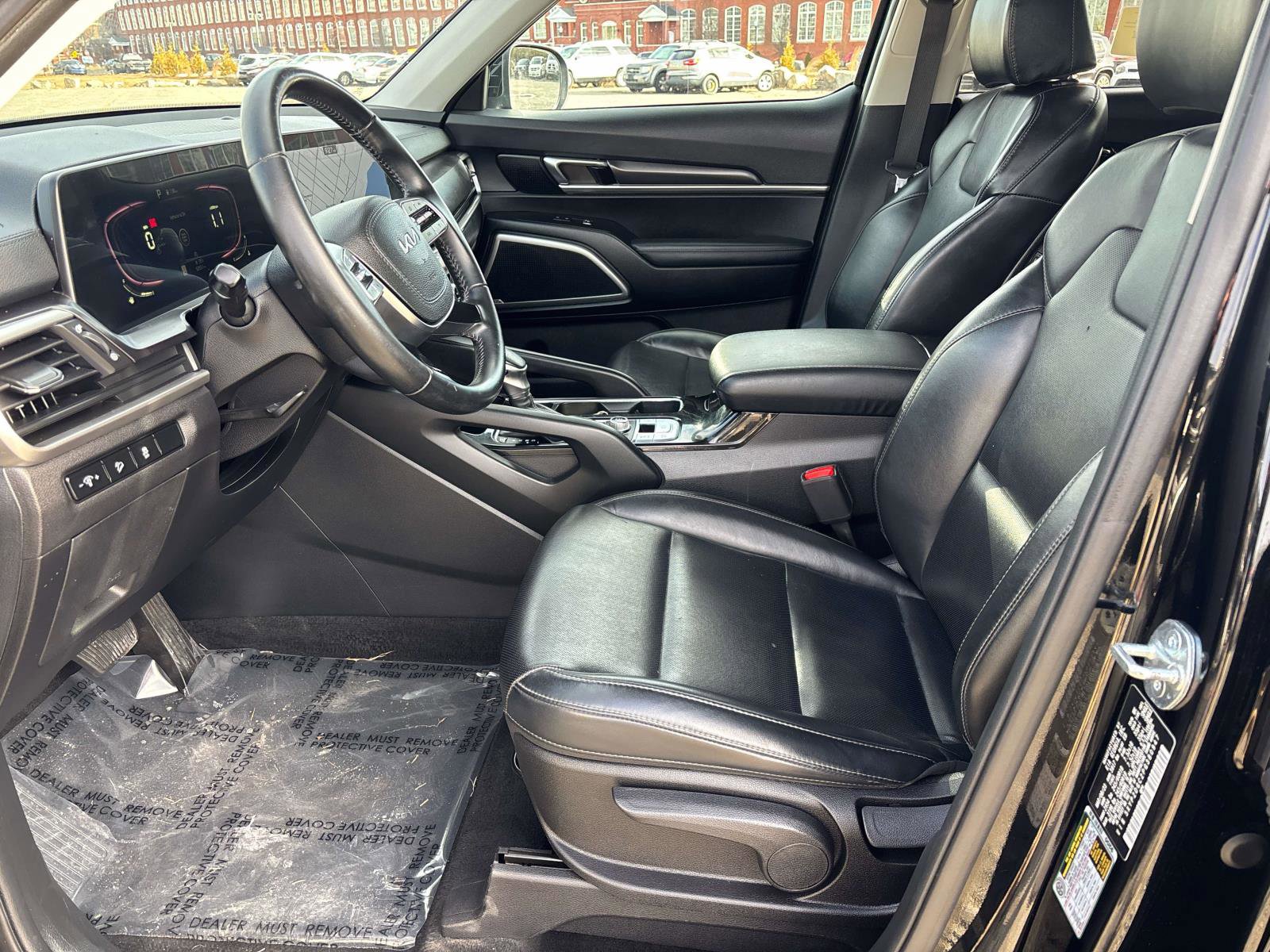 Used 2023 Kia Telluride LX image 10