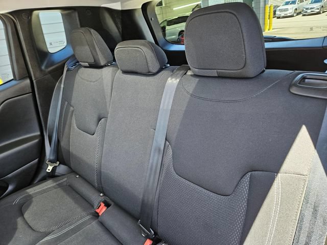Used 2023 Jeep Renegade Altitude w/ Sun/Sound Group AWD/4WD image 18