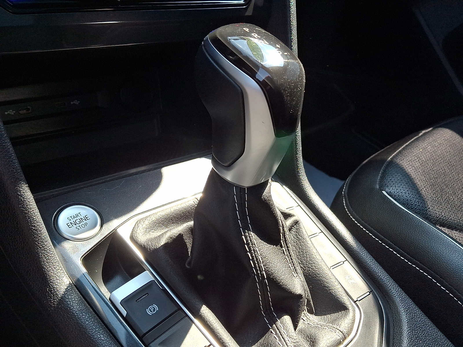 Certified 2023 Volkswagen Tiguan SEL R-Line image 13