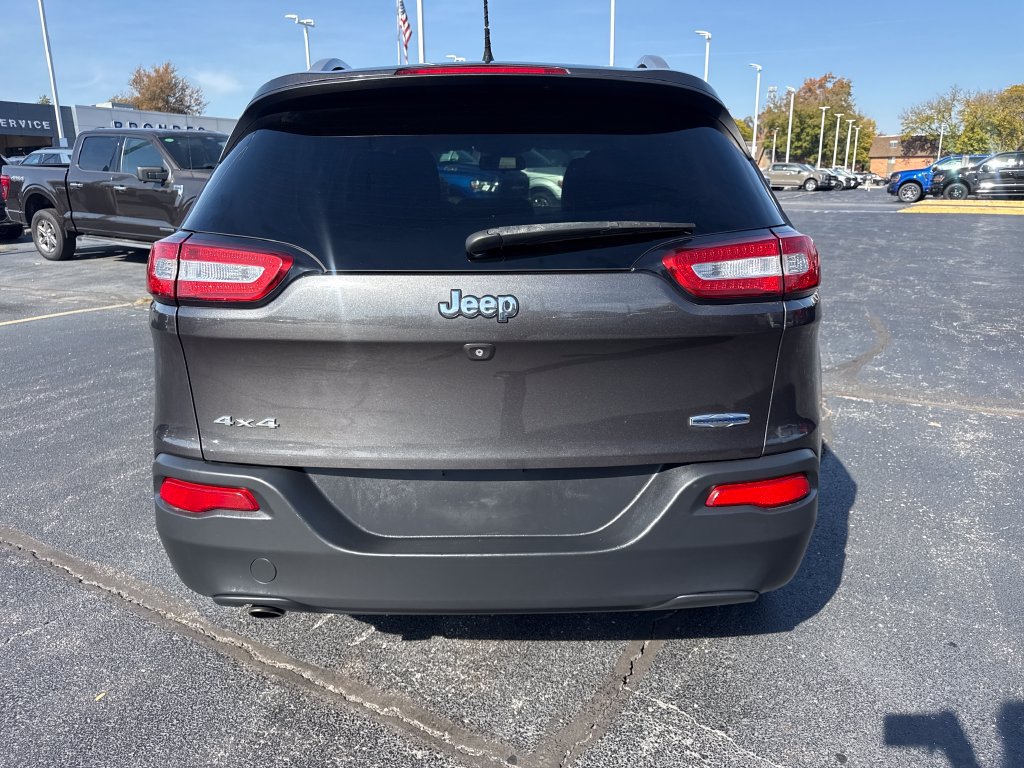 Used 2015 Jeep Cherokee Latitude w/ Cold Weather Group AWD/4WD image 8