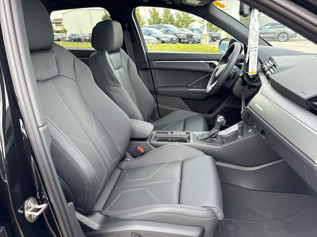 New 2025 Audi Q3 2.0T Premium image 16