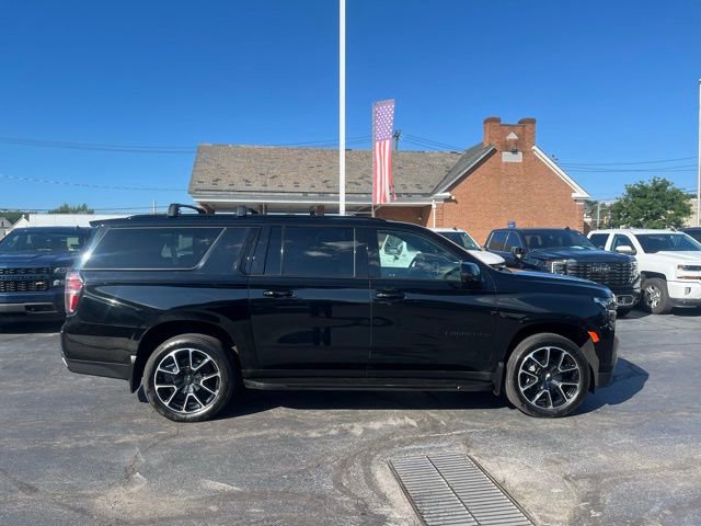 Used 2022 Chevrolet Suburban RST w/ Luxury Package image 2