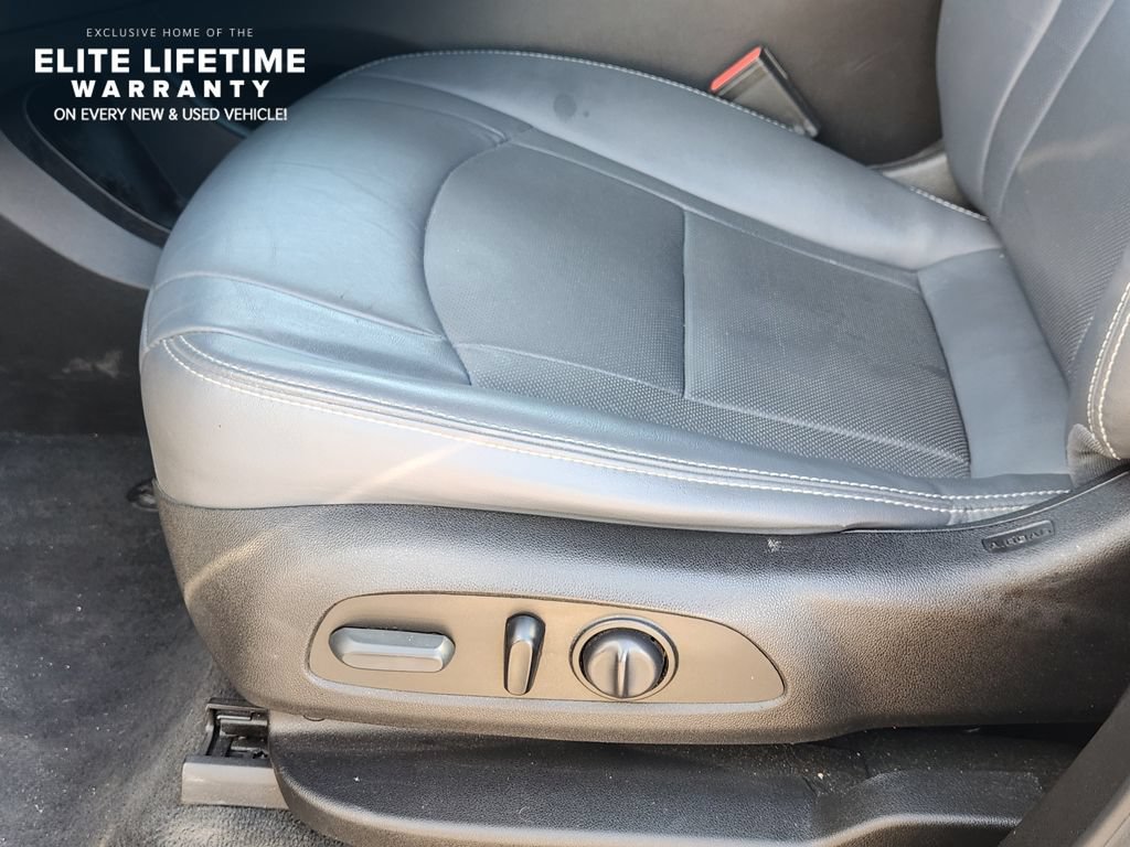 Used 2022 Buick Enclave Essence w/ Experience Buick Package FWD image 24