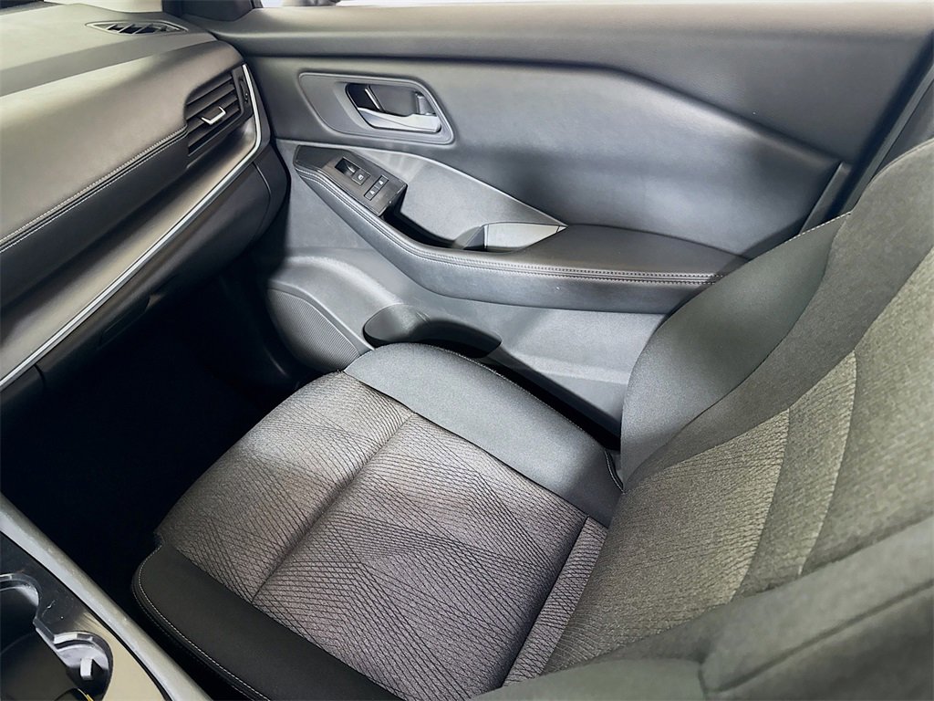 Used 2024 Nissan Rogue SV image 19