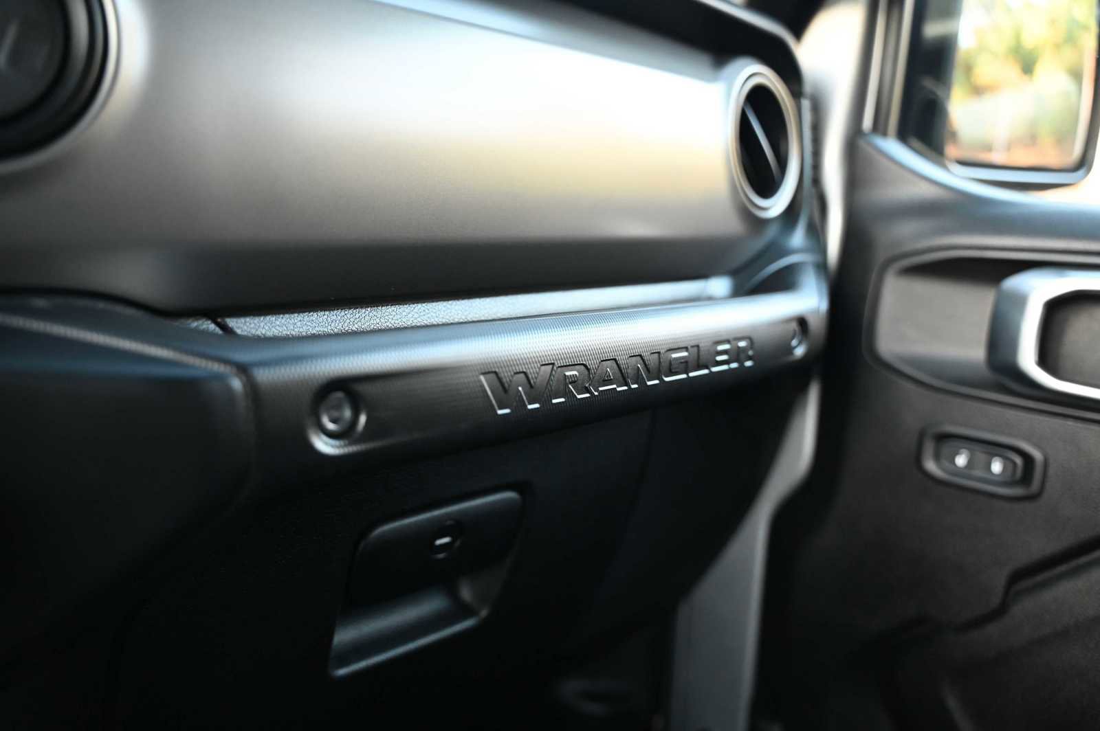 Used 2021 Jeep Wrangler Sport image 19