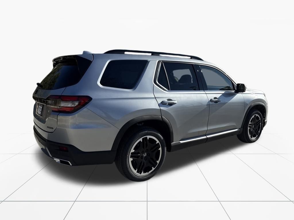 New 2026 Honda Pilot Touring image 8