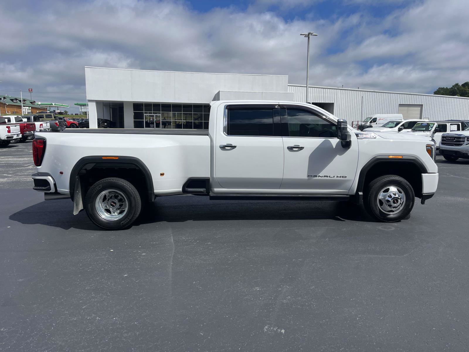Used 2022 GMC Sierra 3500 Denali AWD/4WD image 2