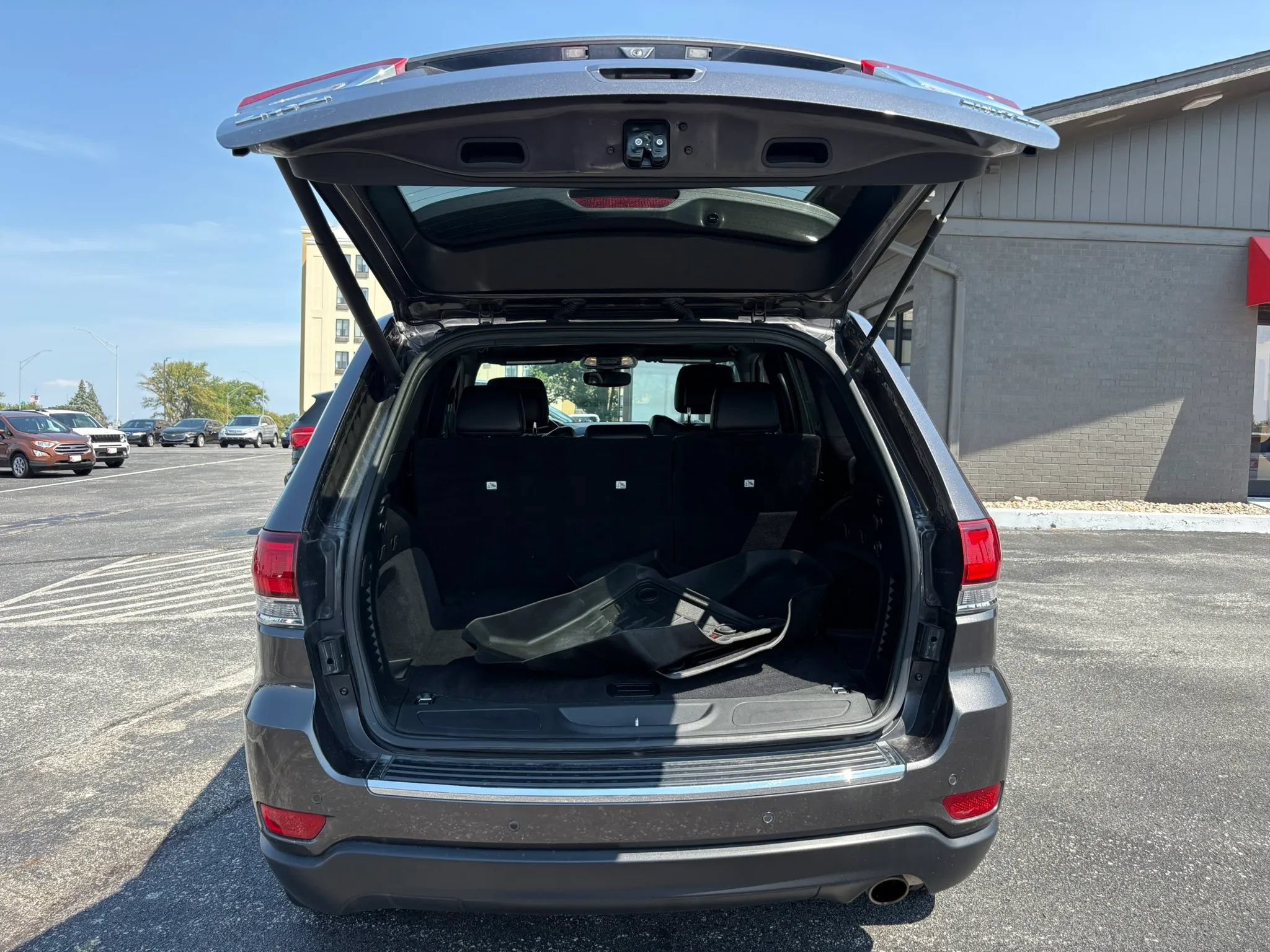 Used 2020 Jeep Grand Cherokee Limited AWD/4WD image 10