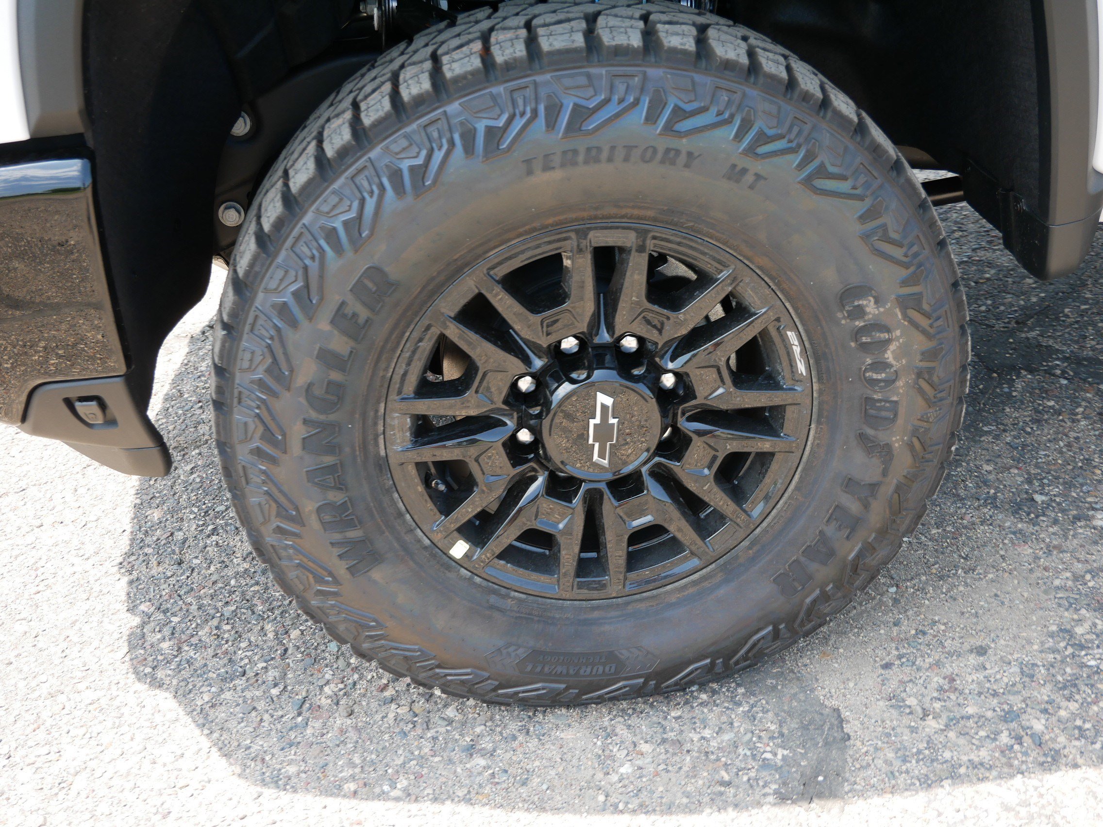 New 2026 Chevrolet Silverado 2500 ZR2 w/ LPO, Dark Essentials Package AWD/4WD image 9