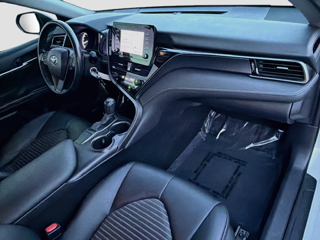 Used 2022 Toyota Camry SE FWD image 13