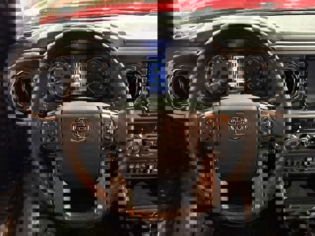 Used 2022 Toyota Tacoma TRD Off-Road w/ Technology Package image 27