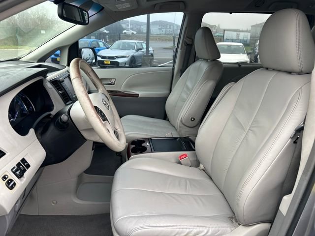 Used 2011 Toyota Sienna XLE image 16