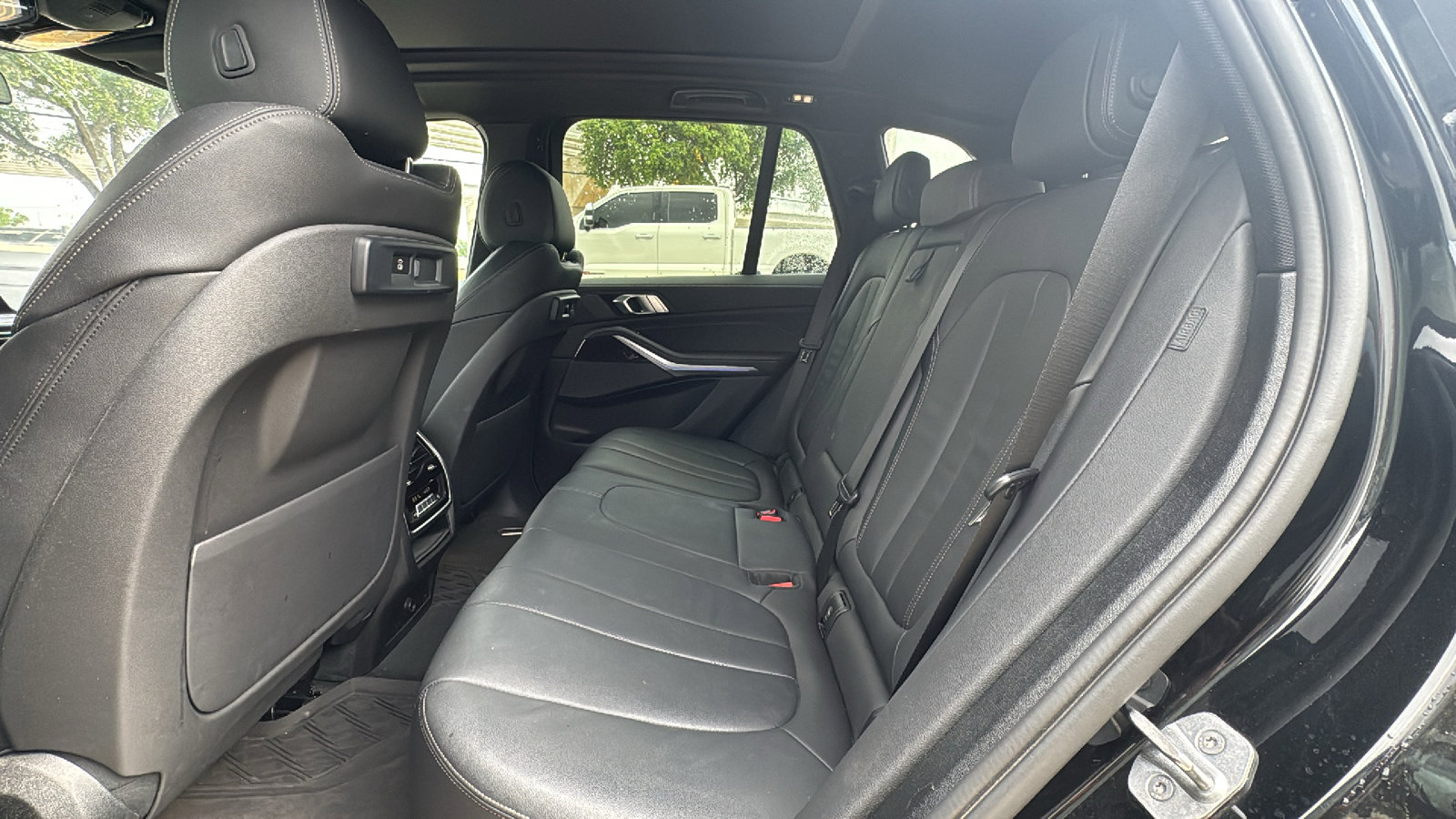 Used 2021 BMW X5 xDrive40i w/ M Sport Package AWD/4WD image 14