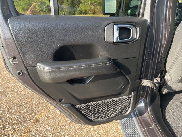 Used 2020 Jeep Wrangler Unlimited Sahara image 11