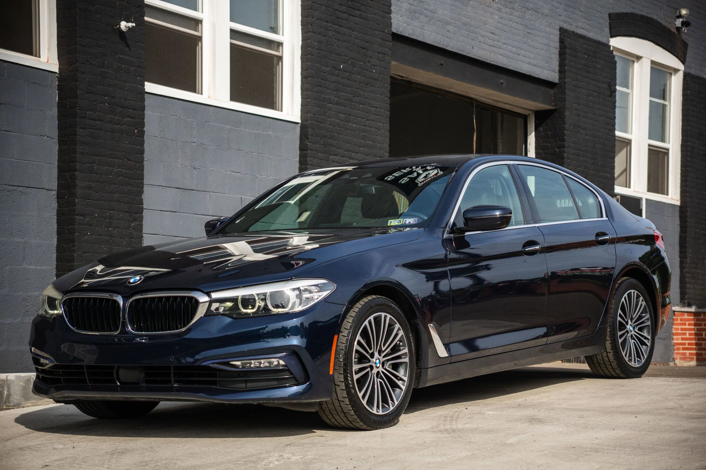 Used 2018 BMW 530i xDrive w/ Premium Package image 3