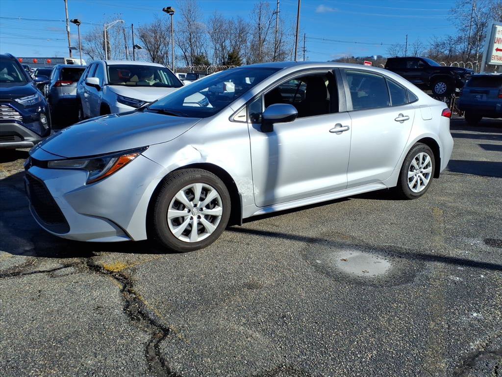 Used 2022 Toyota Corolla LE image 3