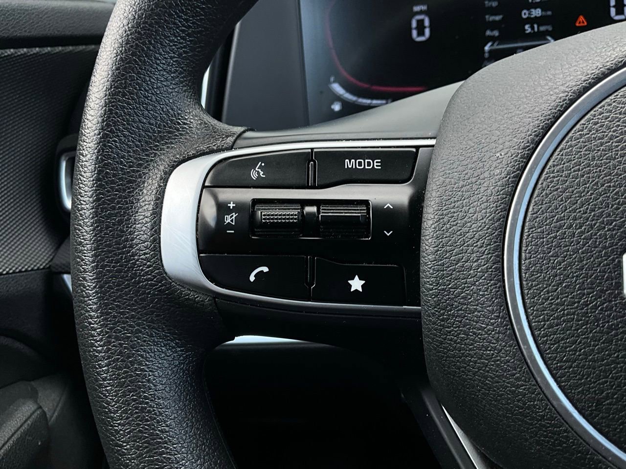 Used 2025 Kia Sportage LX image 31