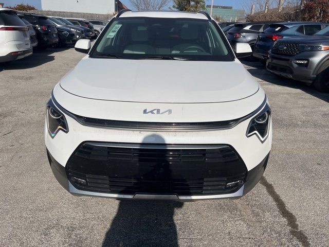 Used 2025 Kia Niro EX Touring image 3