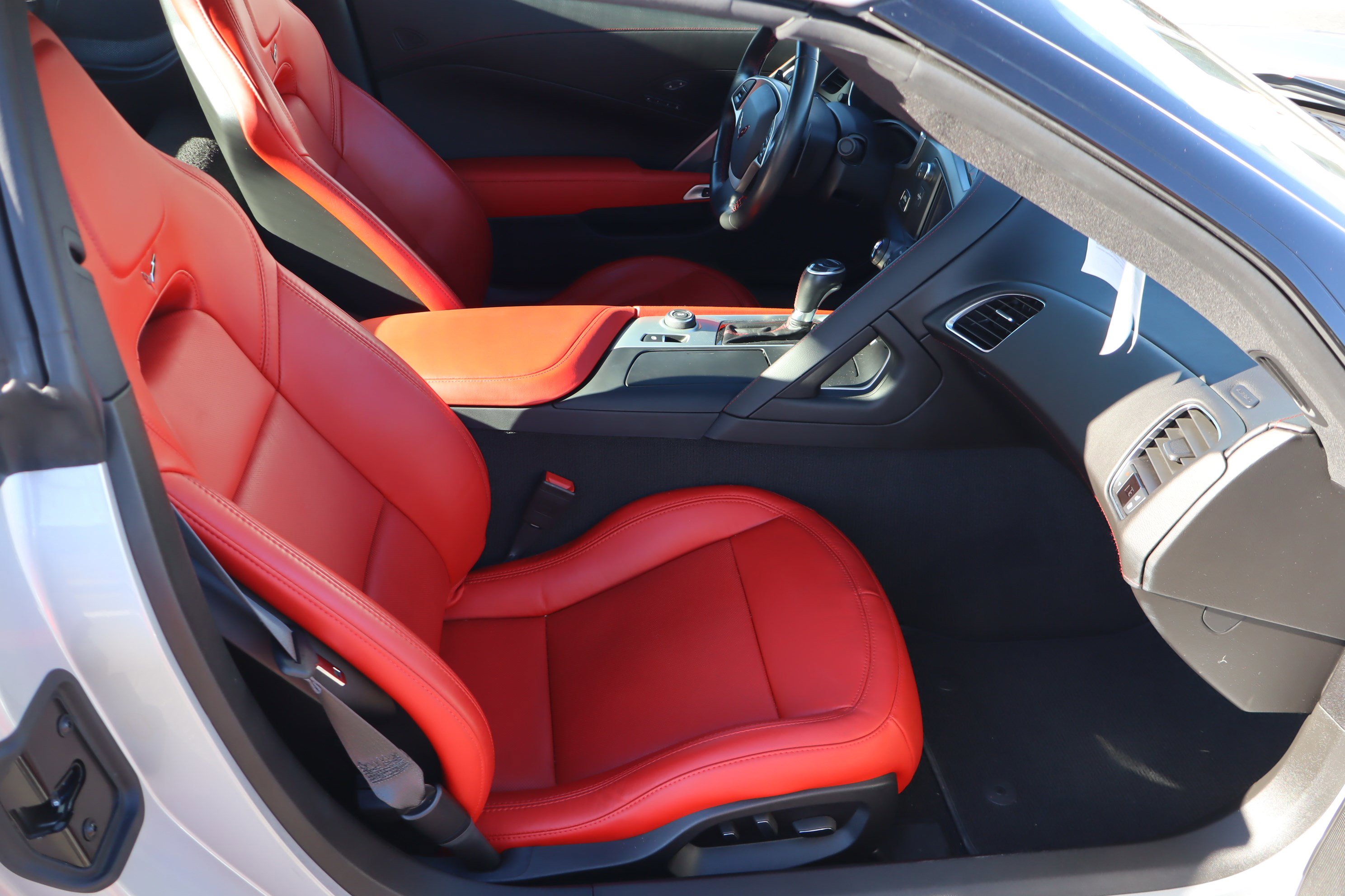 Used 2015 Chevrolet Corvette Stingray Coupe w/ 2LT Preferred Equipment Group image 31