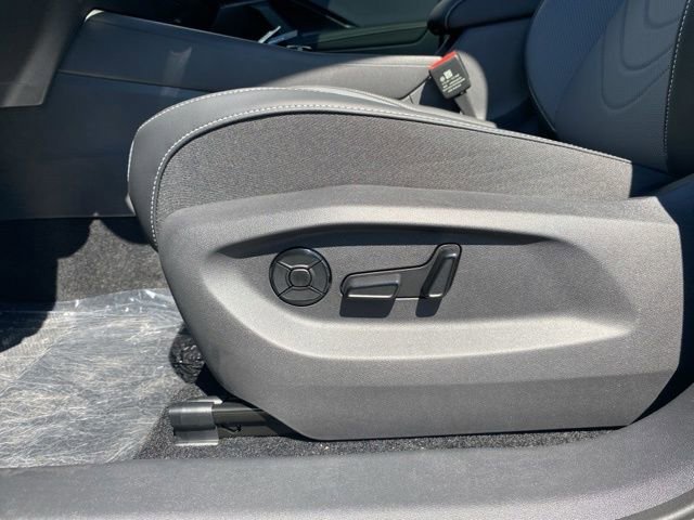 New 2025 Volkswagen Tiguan SE image 27