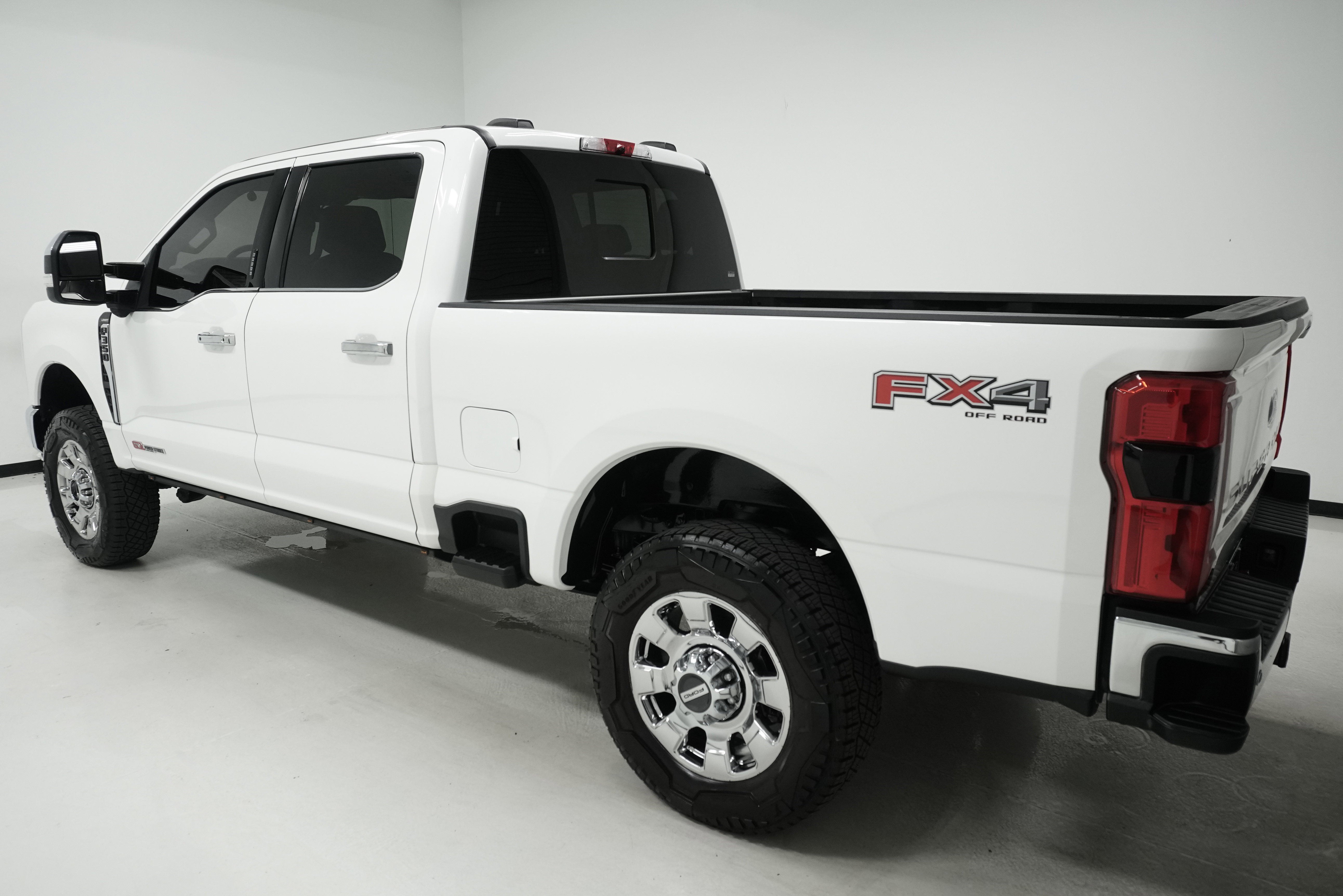 Used 2023 Ford F350 Lariat w/ Chrome Package image 5