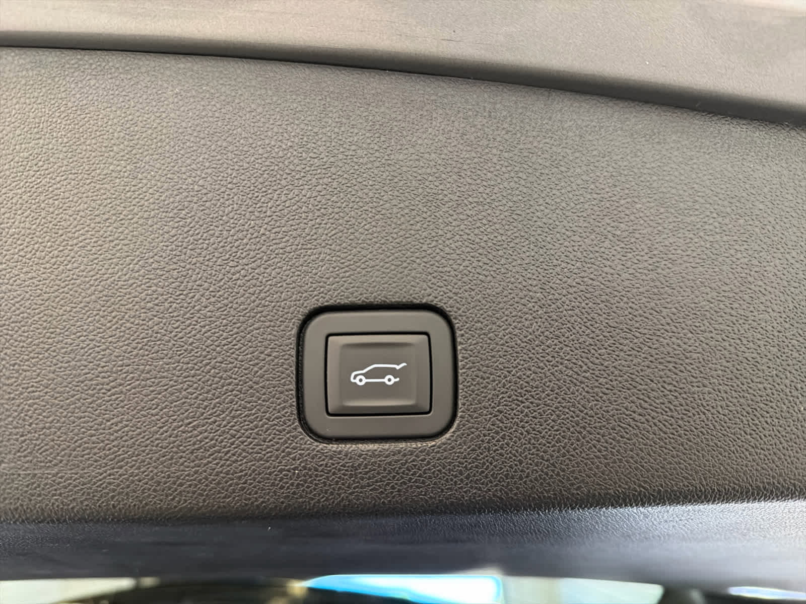 Used 2025 Cadillac XT6 Premium Luxury FWD image 9