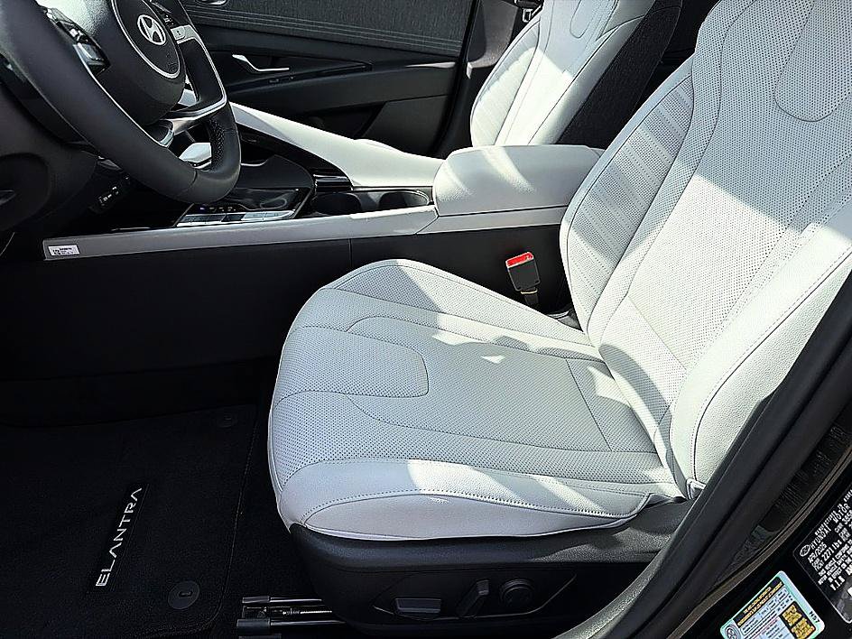 New 2026 Hyundai Elantra Limited FWD image 7