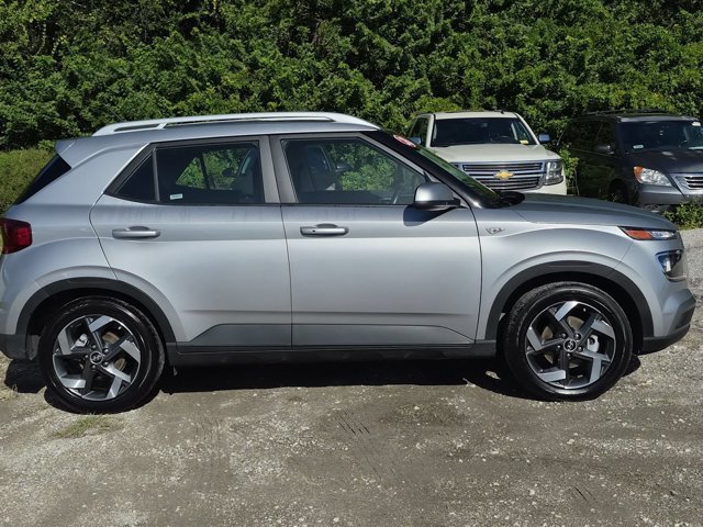 Used 2026 Hyundai Venue SEL FWD image 5