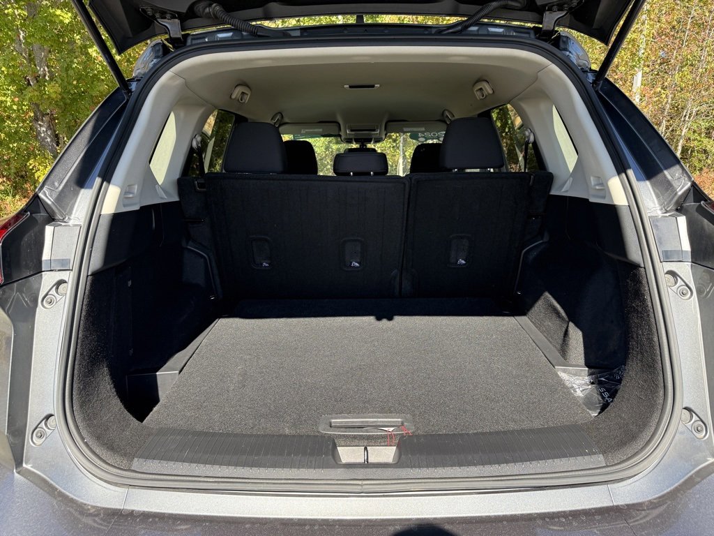 Used 2024 Nissan Rogue S image 38