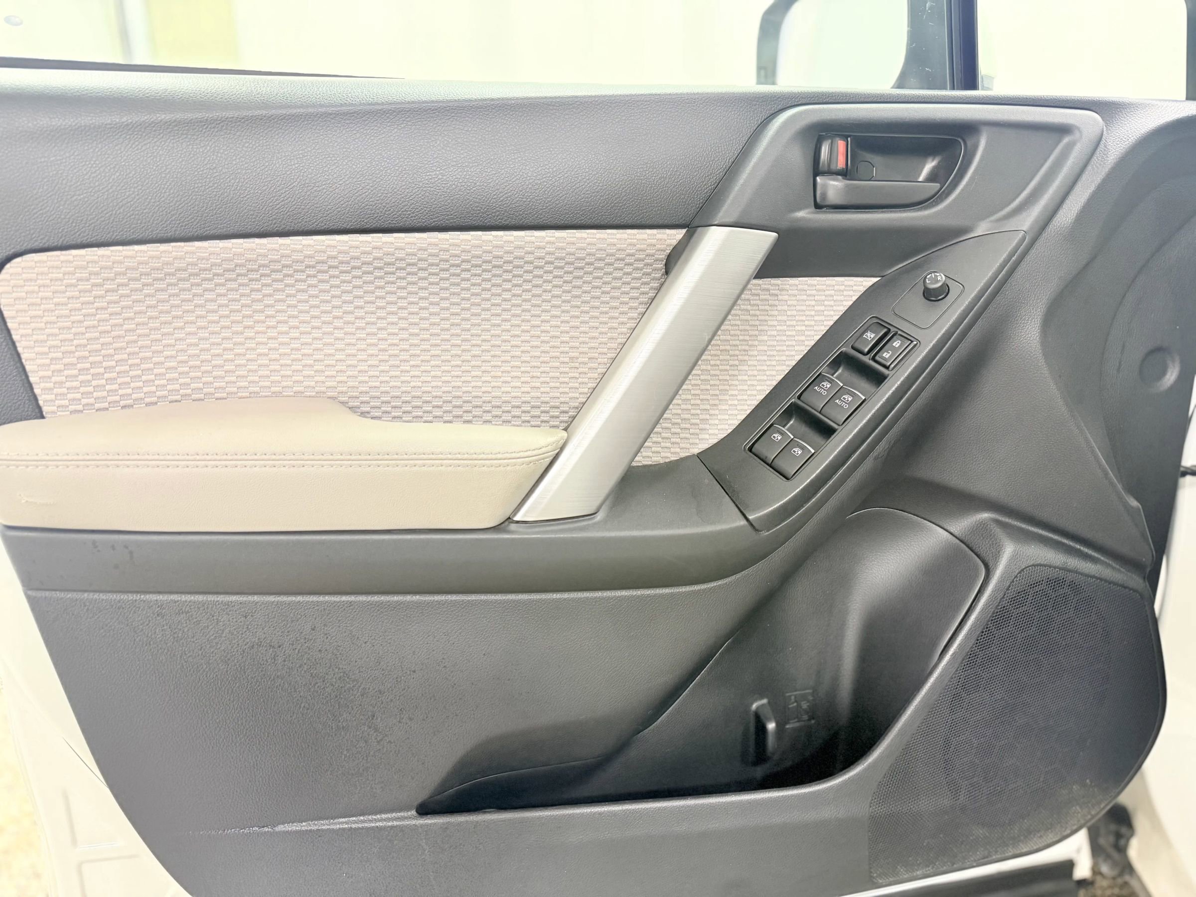 Used 2017 Subaru Forester 2.5i Premium image 11