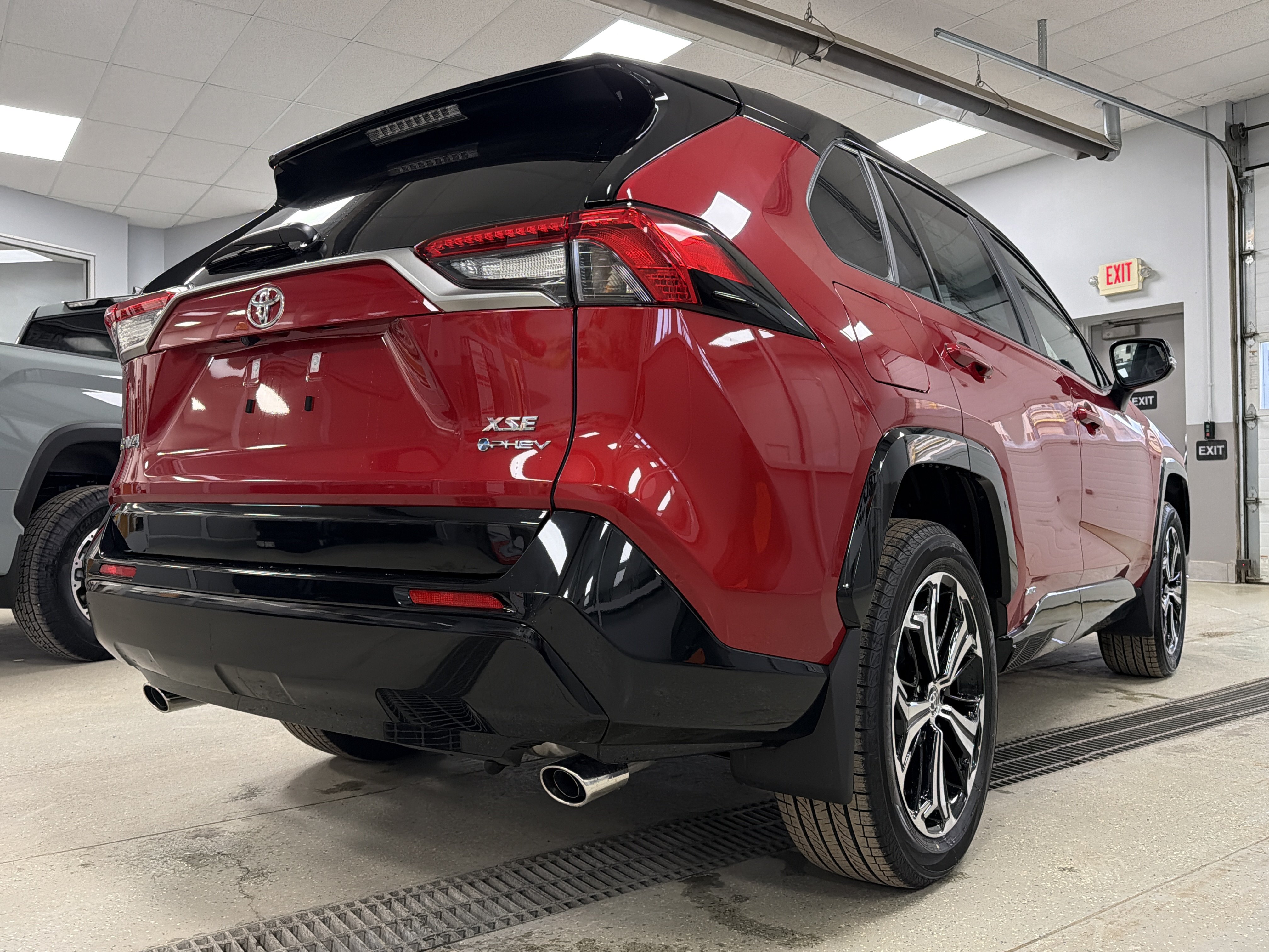 New 2025 Toyota RAV4 XSE w/ Weather Package AWD/4WD image 48