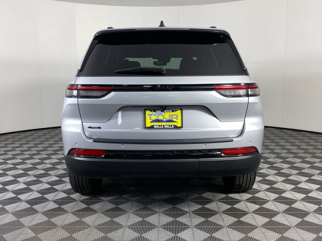 Used 2024 Jeep Grand Cherokee Altitude image 18